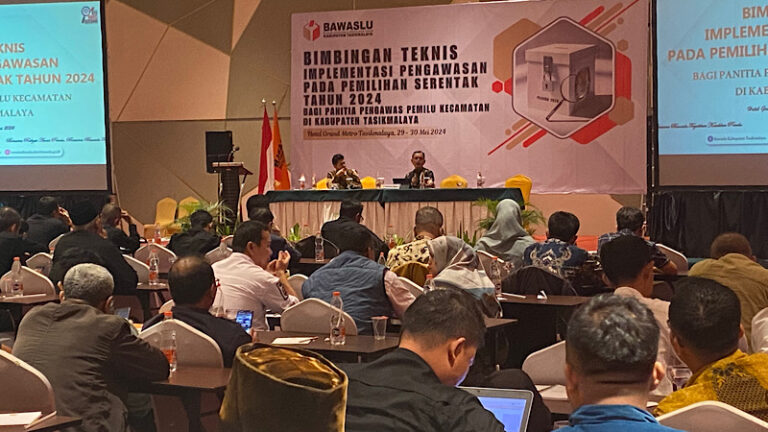 Beda Regulasi, Bawaslu Bakupaten Tasikmalaya Gelar Bimtek untuk Panwascam