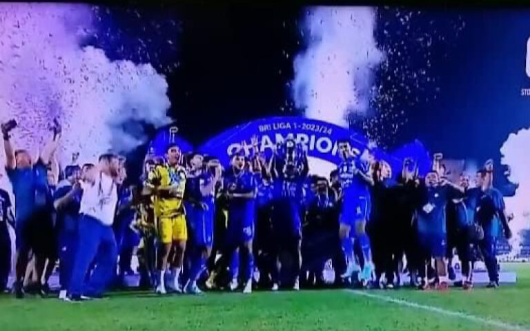 Tumbangkan Madura United, Persib Sudahi Puasa Gelar 10 Tahun