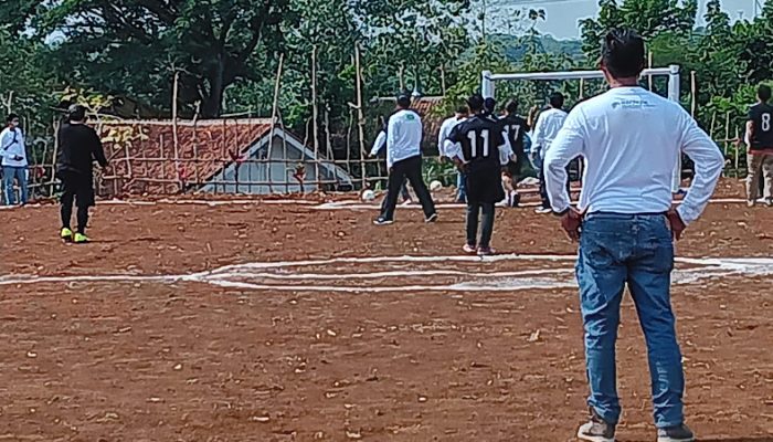 Pembangunan Lapangan Sepak Bola di Ciangir dapat Sorotan