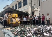 Jelang Nataru, Polres Tasikmalaya Musnahkan Puluhan Ribu Botol Miras dan Knalpot Brong