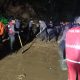 Longsoran Tanah Tutup Jalan Raya Salopa Cikatomas, Evakuasi Hingga Malam Hari