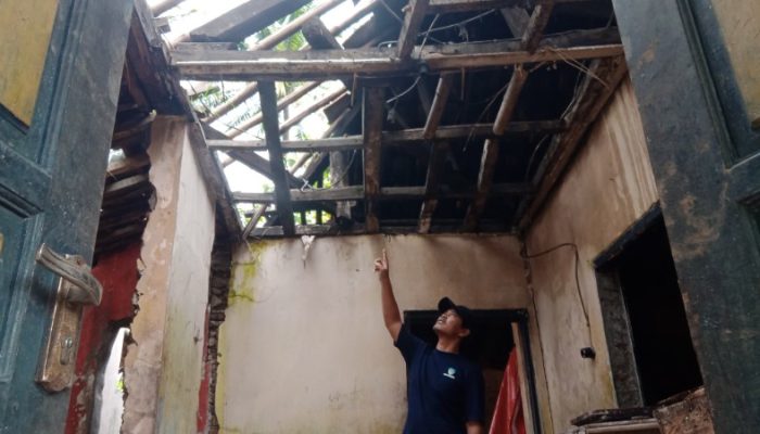 Rumahnya Rusak Tertimpa Pohon Tiga Bulan lalu, Jaed dan Keluarga Terpaksa Menumpang di Tetangganya