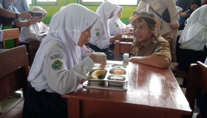 600 Siswa Mtsn 3 Kota Tasikmalaya dapat Makan Gizi Gratis