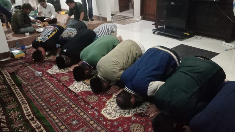 MK Tolak Gugatan Paslon 01 dan 03, Paslon 02 Gelar Sujud Syukur
