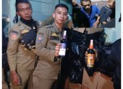 Kurang Ajar !! Penjual Miras Nekat Simpan Barangnya di Musholla, Nyaris Diamuk Massa
