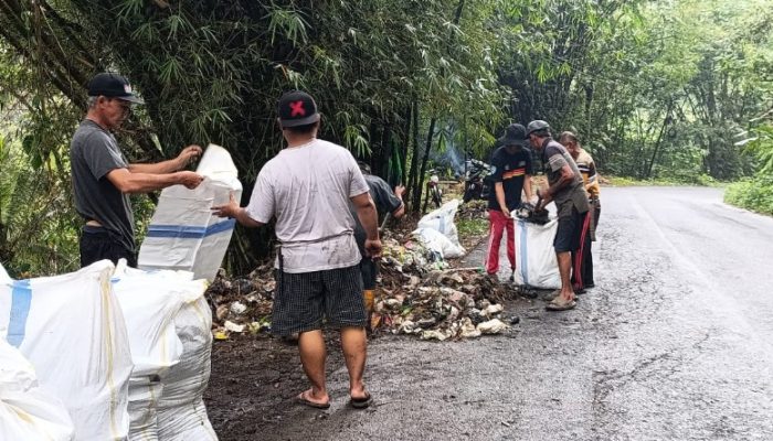 Pemuda Bojongnangka Angkut Dua Truk Sampah, Hasil Swadaya Bersihkan Jalan dari Sampah Pengendara