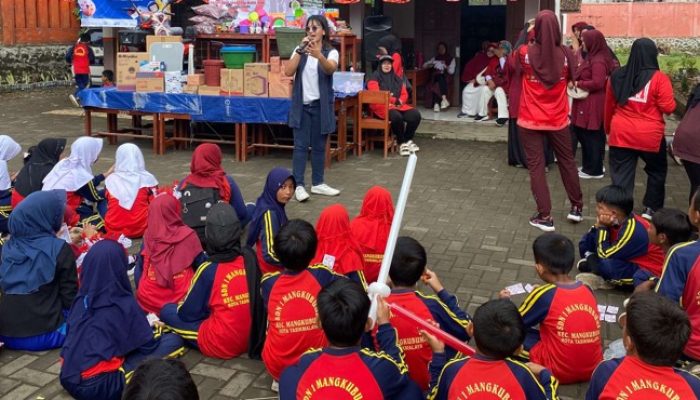 OJK Tasikmalaya Ajak Pelajar dan Komunitas Pahami Literasi Keuangan Melalui Program HIM OJK Tasikmalaya Ajak Pelajar dan Komunitas Pahami Literasi Keuangan Melalui Program HIM