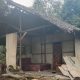 Rumah Diterjang Angin, Maksudin Bersama Istri dan Anak Terpaksa Tinggal di Dapur