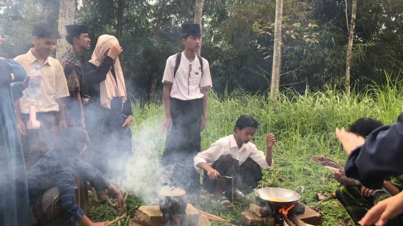Peringati Hari Santri, SMK PK Nurussalam Ajak Siswa Ngaliwet Bersama