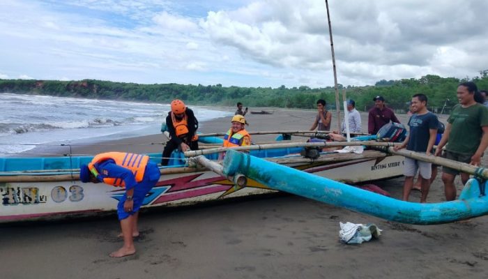 Dua orang Nelayan Tersambar Petir, Satu Hilang di Laut Cipatujah