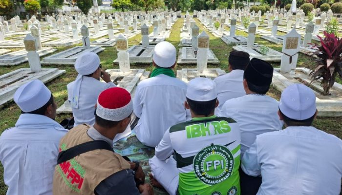 FPI Tasikmalaya Raya Gelar Ziyaroh dan Tahlil Akbar di Taman Makam Pahlawan