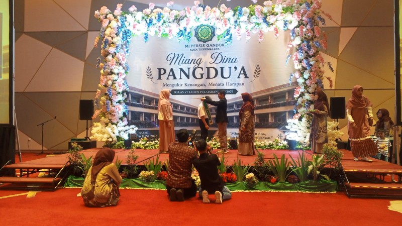 55 Siswa Ikuti Pelepasan MI Persis Gandok, Berikut Pesan Kepala Sekolah MI