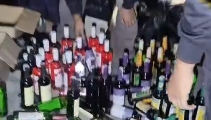 Miris !!! Saat Rumah Pak RT dijadikan Tempat Penyimpanan Miras