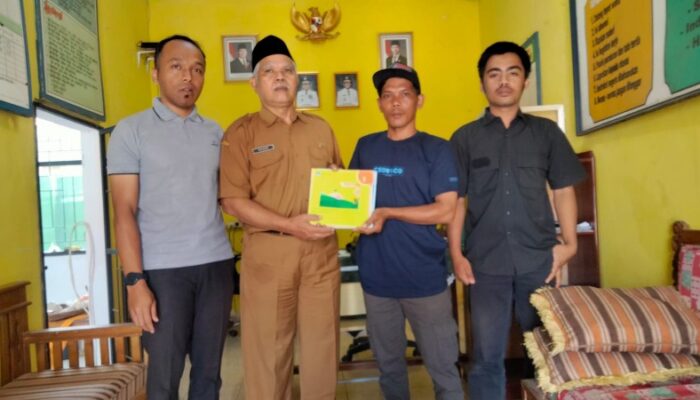 RB Barudak Lembur dan KKN Tematik UNPAD 2026 distribusikan peminjaman buku ke SDN 3 Salawu