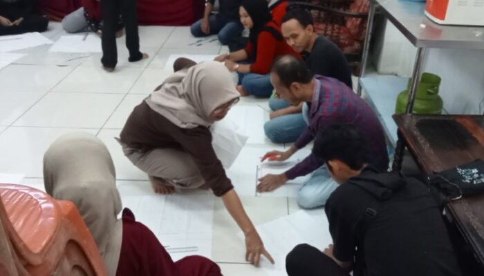 Latih Ibu-ibu Bikin ‘Batik Ciwitan’ Tanpa Canting, Bapeksi Sentil Masalah Pengangguran di Tasik